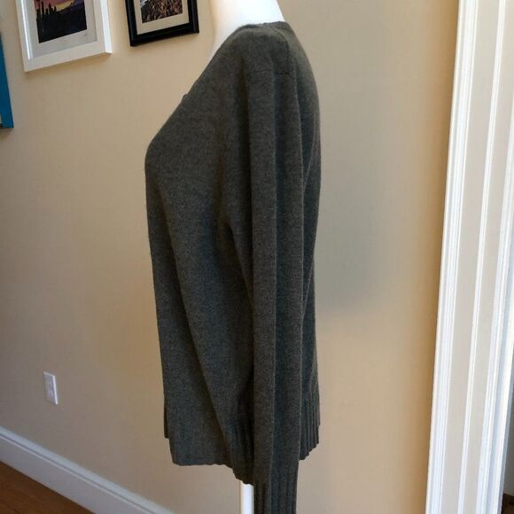 Brand New Crew Neck Cashmere Sweater - Picture 2 of 6